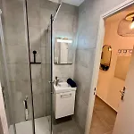 Climatise, Cosy Et Calme Au Centre Apartment Antibes
