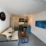 Apartment Climatise, Cosy Et Calme Au Centre Antibes