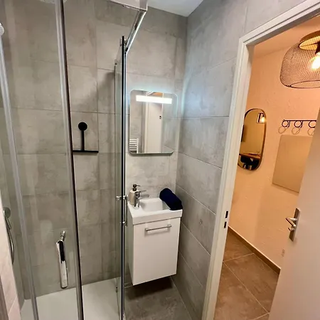 Climatise, Cosy Et Calme Au Centre Apartament Antibes