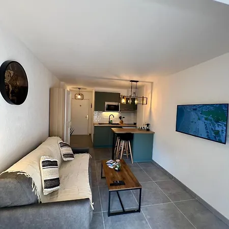 아파트 Climatise, Cosy Et Calme Au Centre 앙티브