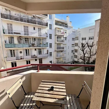 Climatise, Cosy Et Calme Au Centre Apartment Antibes